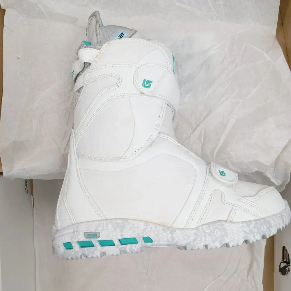 NEW Burton Axel Womens Snowboard Boots!  White  Blue Trim  Size 5.5  or 6